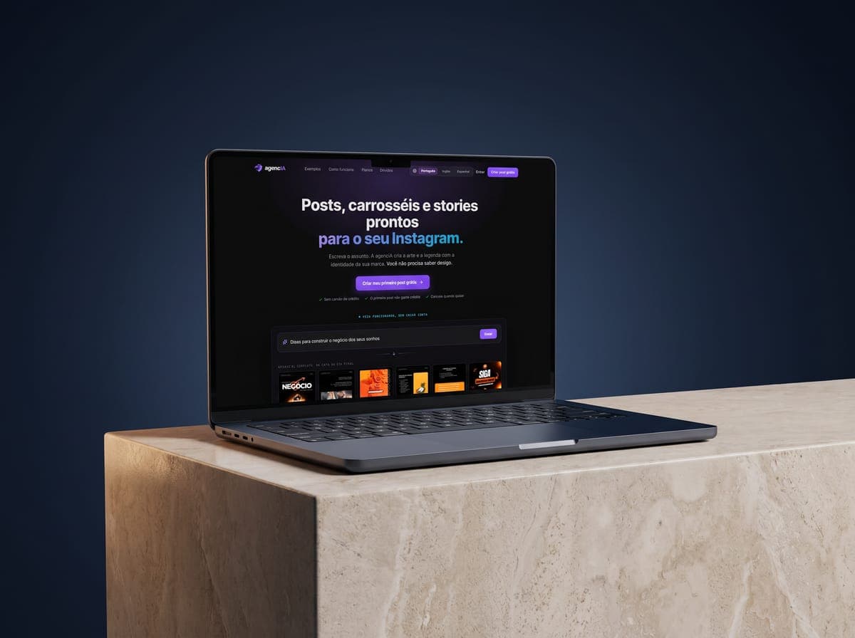 Foto de estúdio: laptop sobre plinto exibindo a plataforma AgencIA